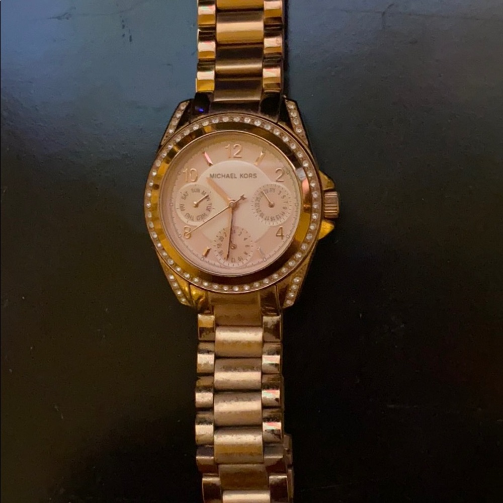 Michael Kors Rose Gold Watch. Keeps Perfect Time.